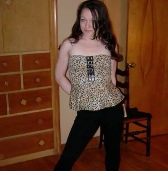 Sexy brunette wants to have some fun todAy!;