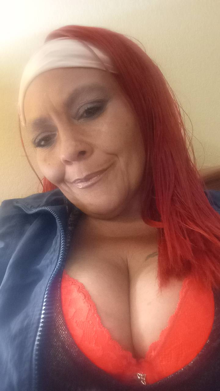 Scarlett Temptress ready for Close Ups
