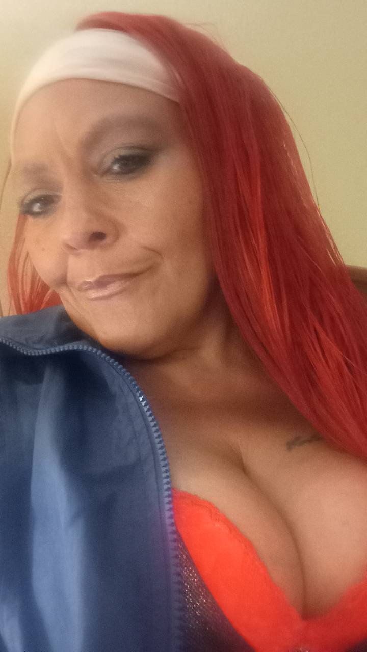 Scarlett Temptress ready for Close Ups